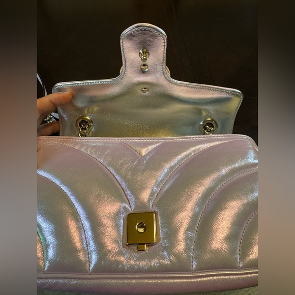 New Authentic Gucci GG Logo Marmont Iridescent Pink Leather Shoulder Bag Small - Picture 11 of 14